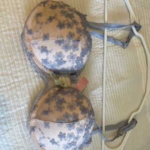 VS dainty push-up bra